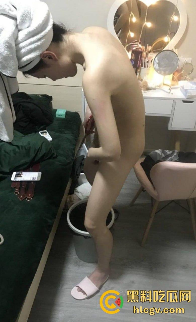 南充美女【李婉钰】被前男友曝光私密视频！黑丝长腿玩兴跳，长棍插穴骚气爆棚！-12