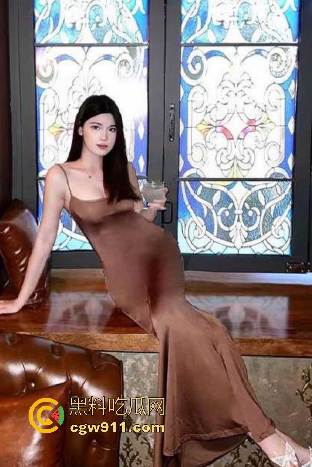 广西贵港市高颜值骚鸡【吴金莲】人如其名天生的淫荡母狗约炮成瘾！极品的炮架子一天不挨操就浑身难受！-3