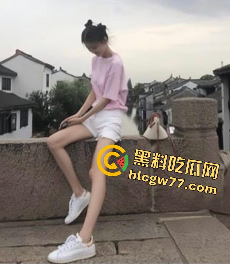 上海影视学院校花【陈大祎】被渣男曝吃鸡黑料！红唇含住大鸡巴，口爆像跳跳糖爽！-1