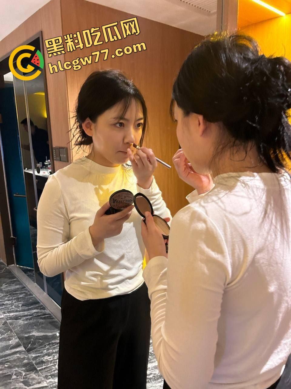 骚母狗前任初中破处高中献屁眼吞精，粉红嫩逼黑透被操烂，青春美少女妆精致却抬腿撒尿露骚洞！-2