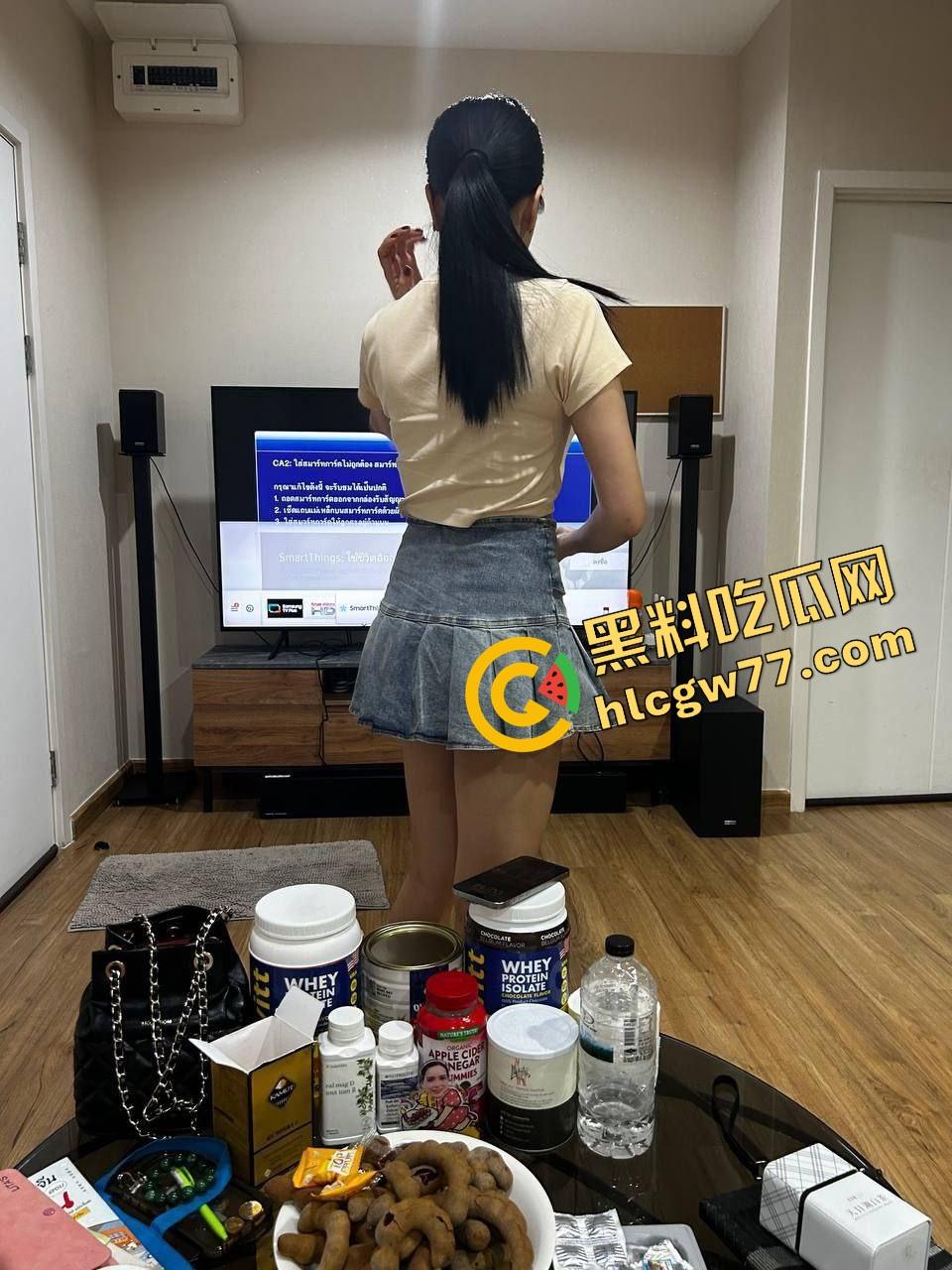 骚母狗前任初中破处高中献屁眼吞精，粉红嫩逼黑透被操烂，青春美少女妆精致却抬腿撒尿露骚洞！-4