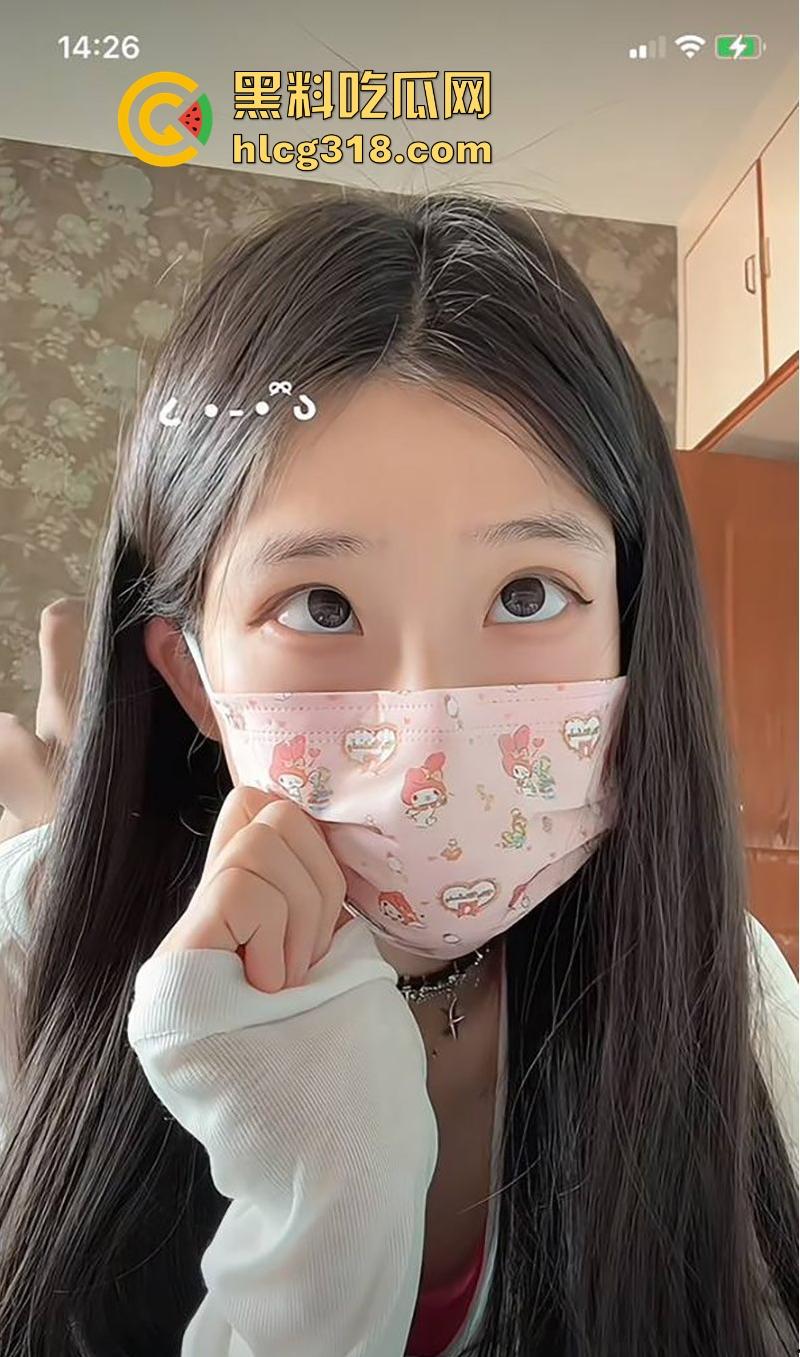 抖音萝莉网红【雪顶蛋糕】私拍福利流出，丝足羞辱比基尼揉奶，清纯的脸蛋粉嫩的穴，这也太反差了！-6