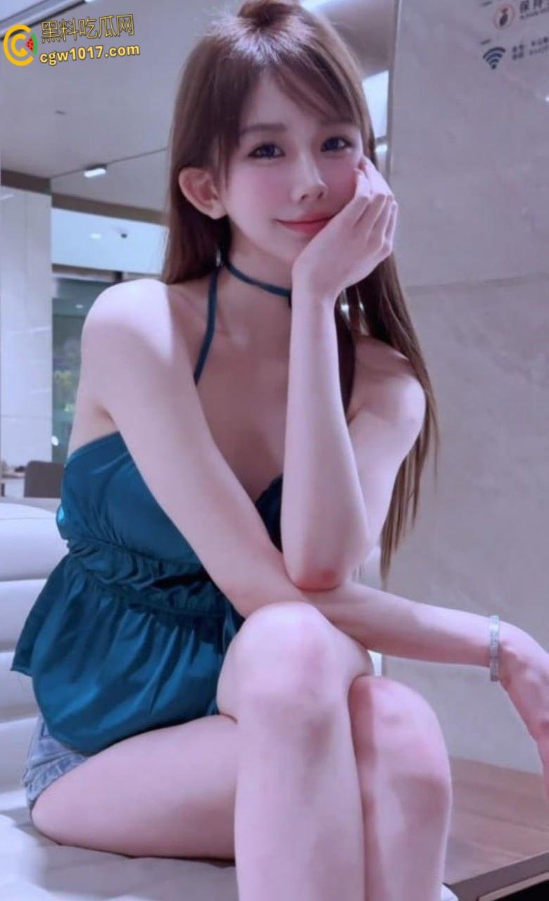 抖音网红【aehskdhmg】,可爱少女早年黄播起家,娇小身材大尺度自慰,道具猛插粉嫩骚穴娇喘连连!-3