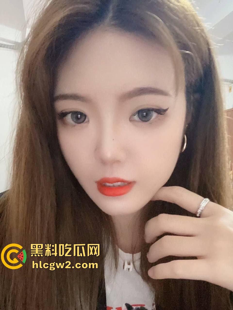 安徽骚气小妖精『唐悦心』 毛衣配肥臀腿又细又长，撅着出水得粉嫩鲍  肥臀一撅坐脸杀，男友直接沦陷！-2