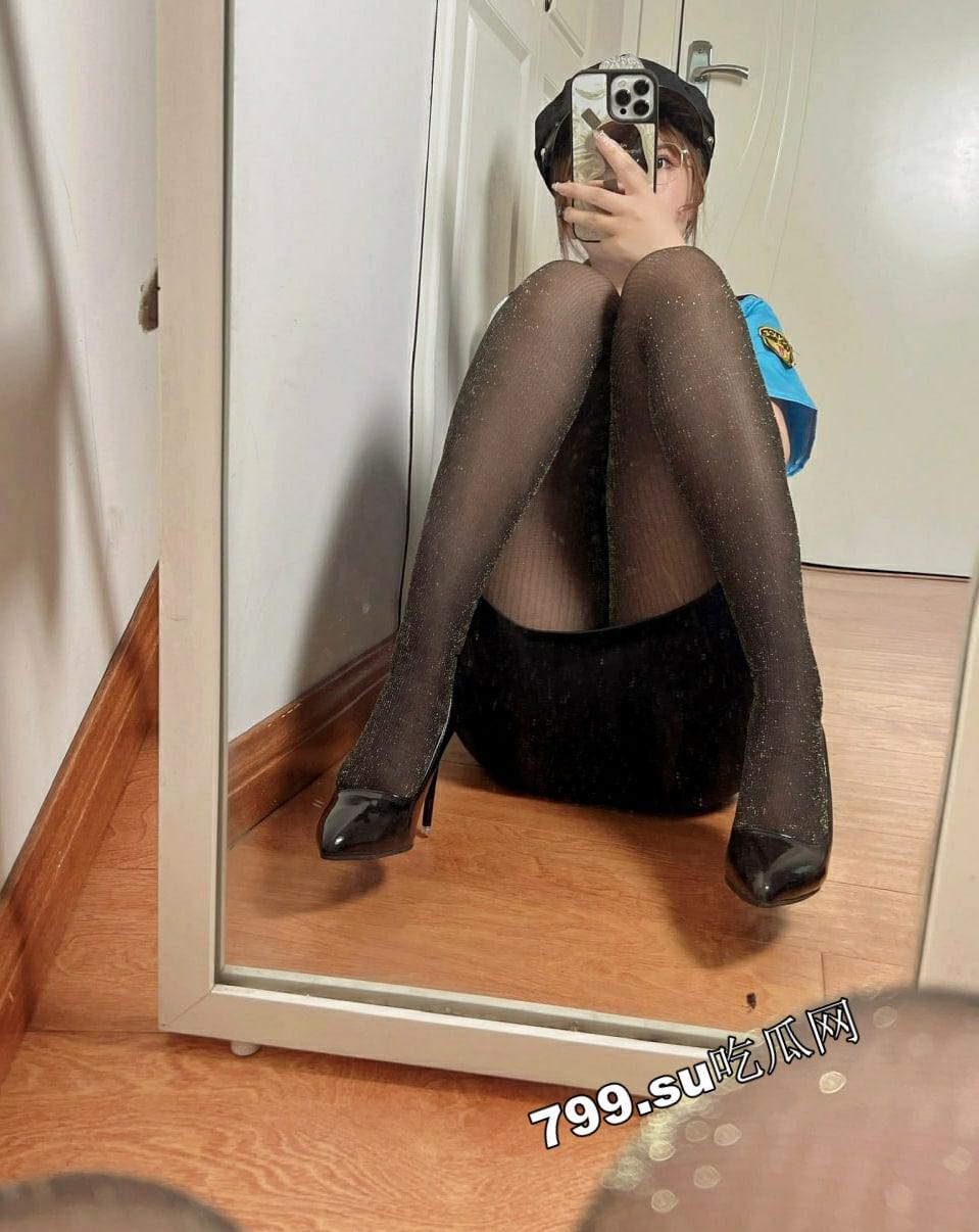 微密圈网红 张思允 百万粉丝颜值博主 女仆 制服大尺度 极品骚鸡遮不住的风骚诱惑-76