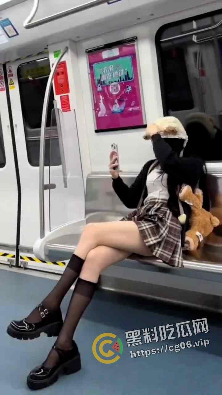 开盒抖音三百万身材博主【卢卢biu】首次露脸公开 史诗级照骗 好悬没给我牛牛吓萎了-8