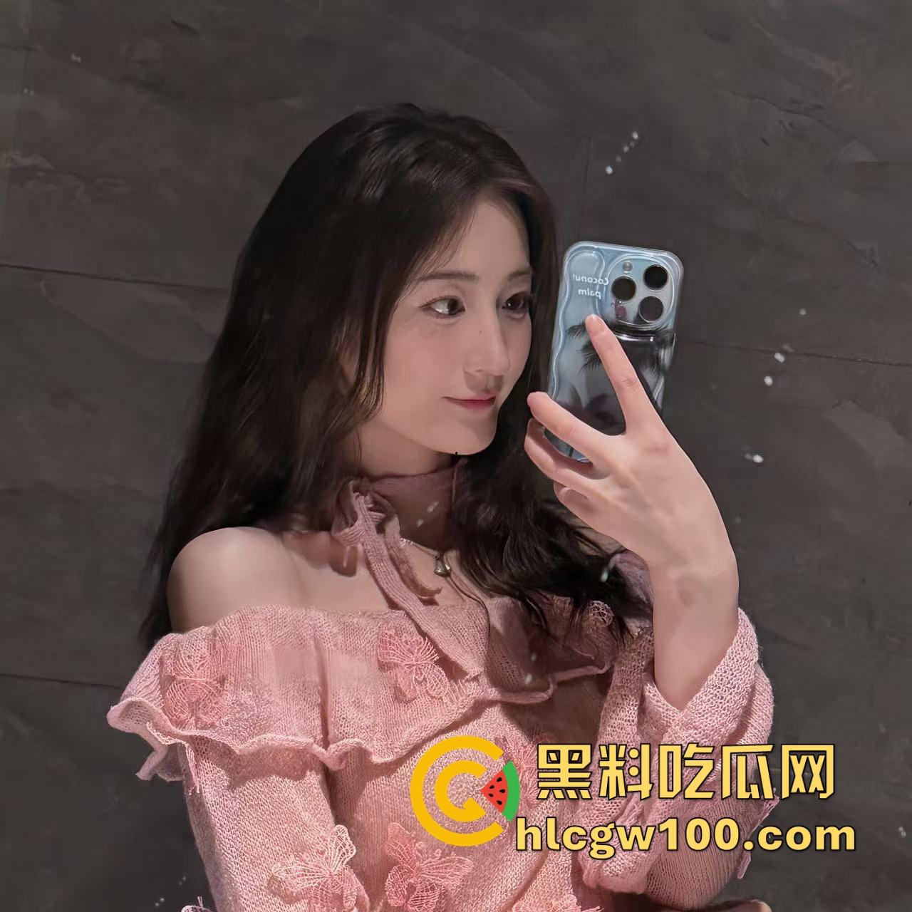 快手骚逼主播花样翻新,直播间聊天还不够刺激,下面被大哥干得满地找牙,这玩得是真骚真真实!-3