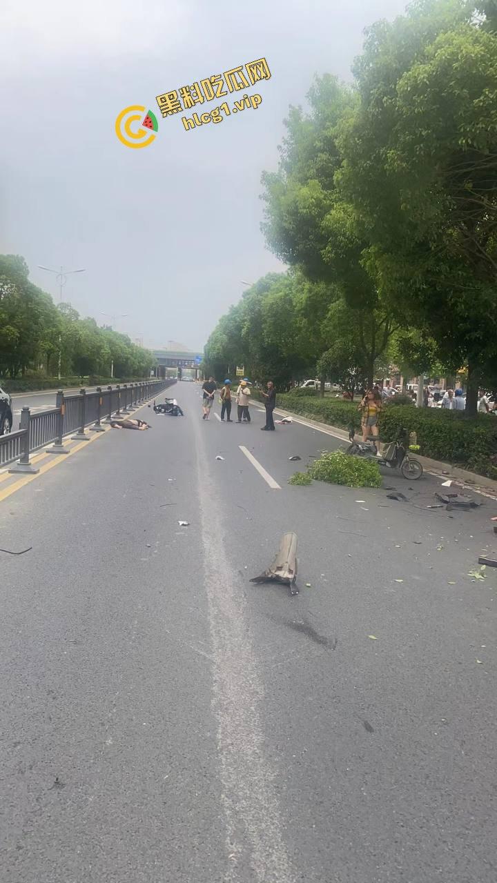 新能源极氪001 极速飞车黄毛 刚结婚大喜就出车祸!致2死1伤!-10