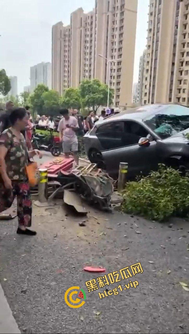 新能源极氪001 极速飞车黄毛 刚结婚大喜就出车祸!致2死1伤!-18