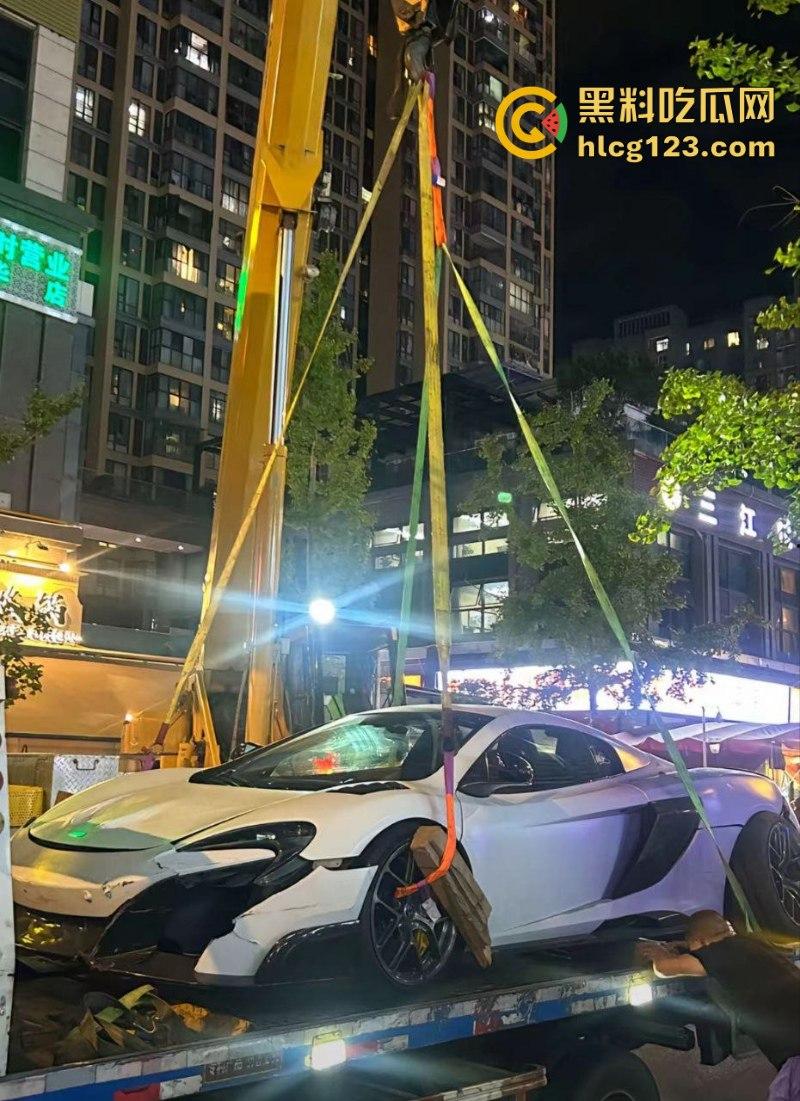 成都百万级神车被干废 租车装杯 妹子还没接到 先负债百万 现场视频看得肝疼-8