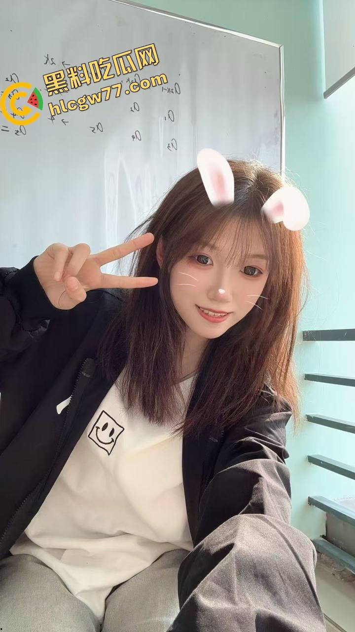 长沙『王妹儿』网聊发骚贼主动,自拍奶粉奶弹,一边发图一边求你操她,聊一会能让你秒射三次!-1