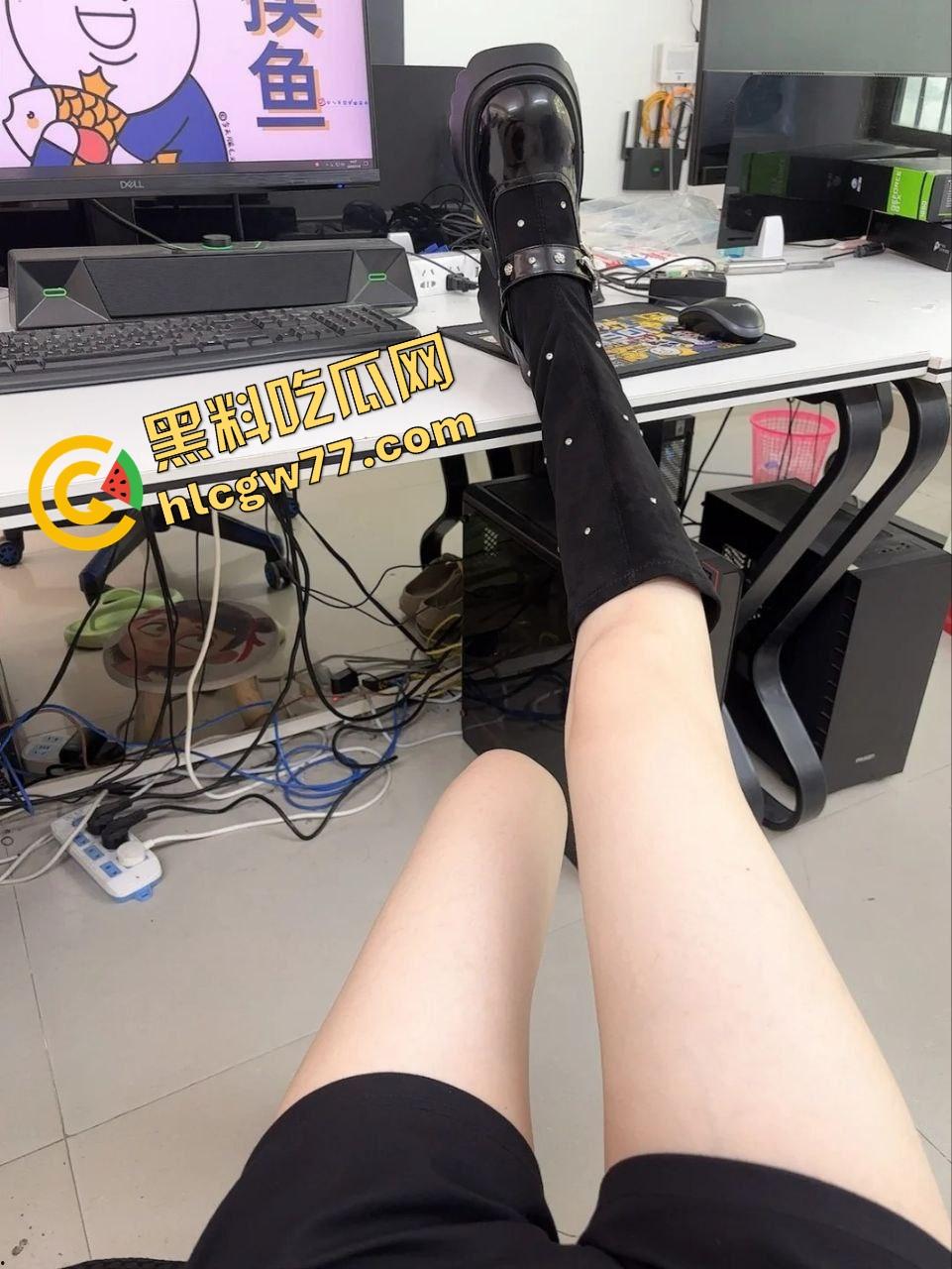 长沙『王妹儿』网聊发骚贼主动,自拍奶粉奶弹,一边发图一边求你操她,聊一会能让你秒射三次!-3