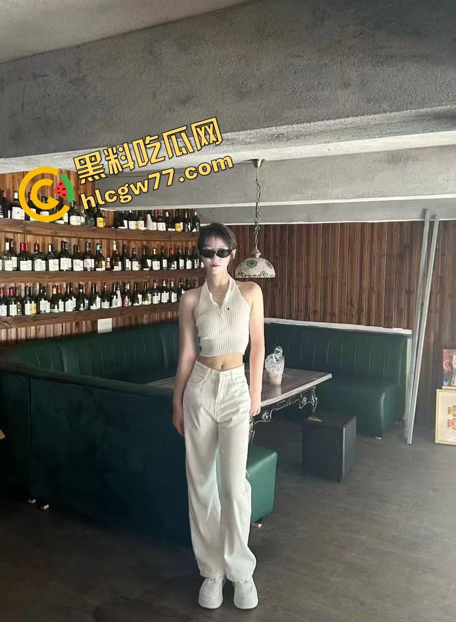 长沙『王妹儿』网聊发骚贼主动,自拍奶粉奶弹,一边发图一边求你操她,聊一会能让你秒射三次!-8