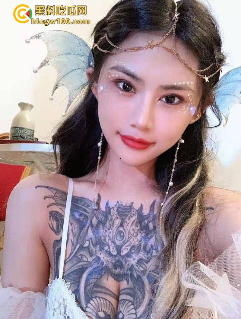 微密圈高颜值纹身一姐【白鹿】大波女双性恋喜欢被侮辱 踩脸踩奶子露点合集流出 真的很漂亮-15