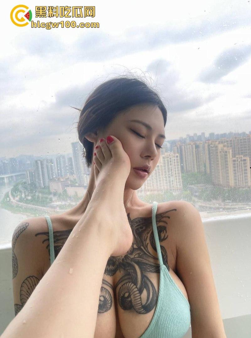 微密圈高颜值纹身一姐【白鹿】大波女双性恋喜欢被侮辱 踩脸踩奶子露点合集流出 真的很漂亮-52