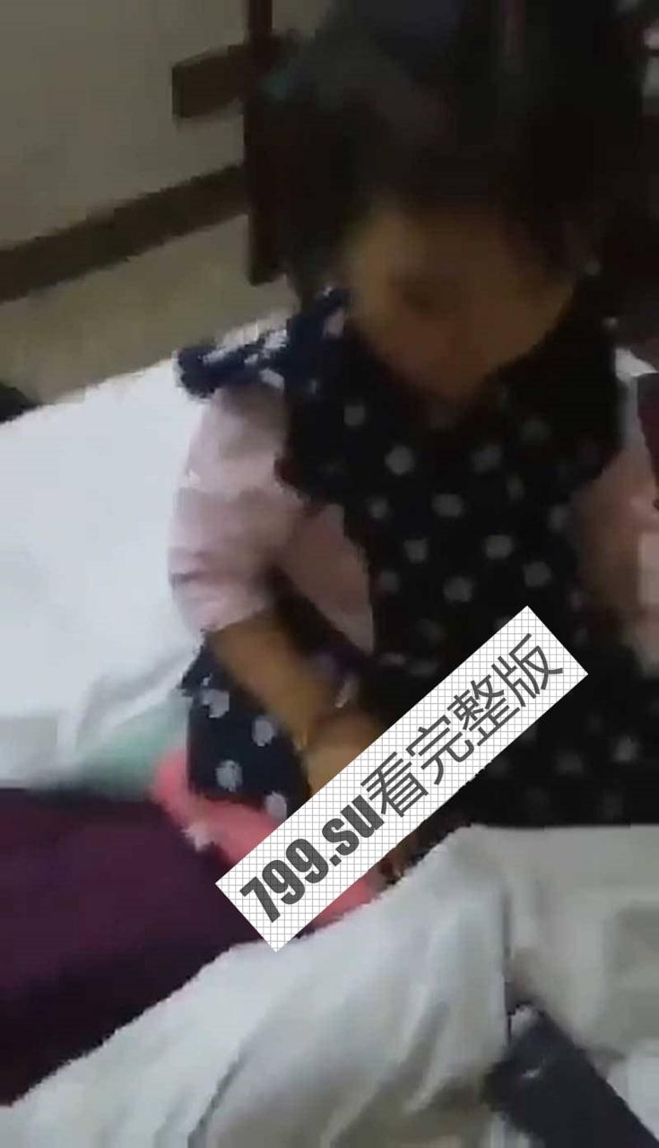 大离谱事件!离异少妇带女儿到酒店约会老情人 当着女儿面草妈妈-1