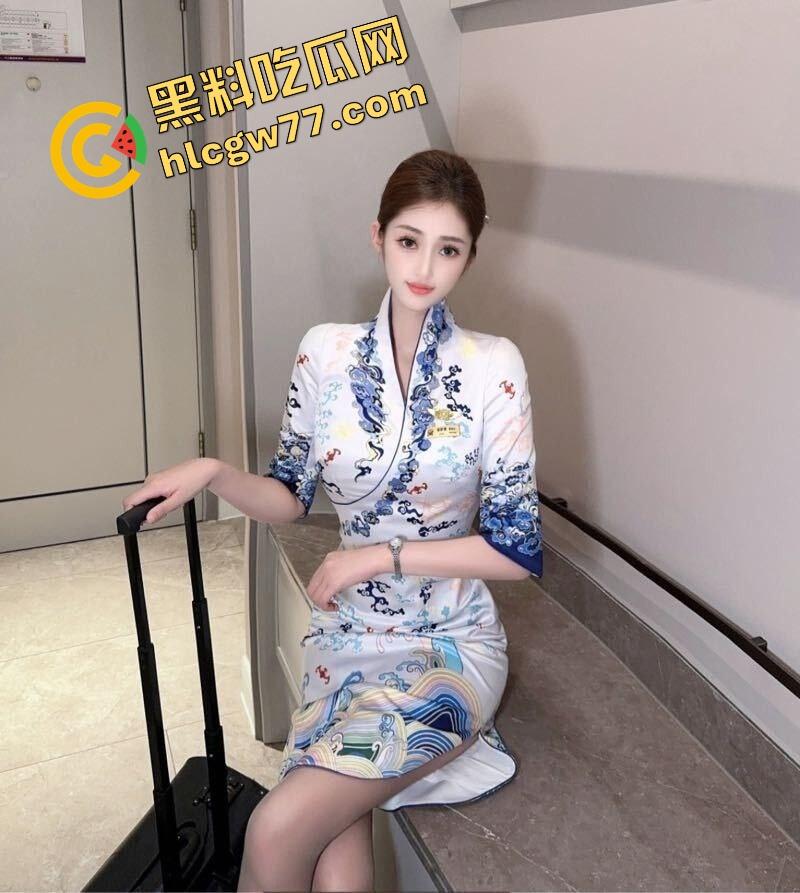 徐州丝袜美腿气质女神【章芮路】穿空姐制服勾人啪啪,露脸跪舔无套中出,小穴夹得贼紧射完还笑!-6