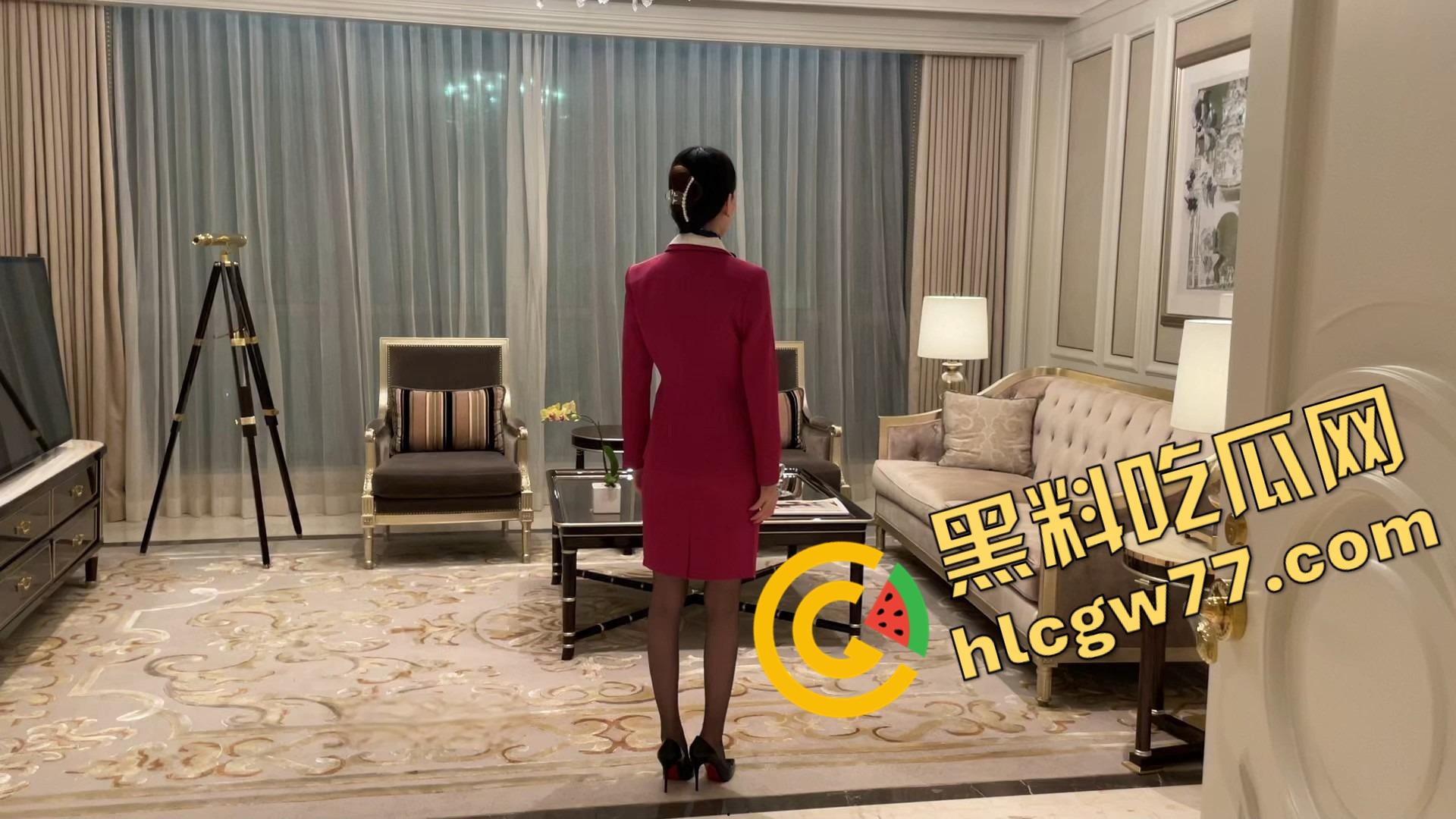 徐州丝袜美腿气质女神【章芮路】穿空姐制服勾人啪啪,露脸跪舔无套中出,小穴夹得贼紧射完还笑!-17