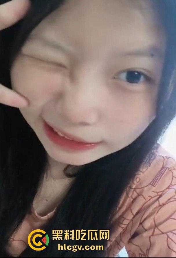 无锡职业技术学校21岁小母狗【李宛如】云盘视频泄露！黑色蕾丝情趣内衣勾魂，口交后入，最后颜射直击第一视觉！-7