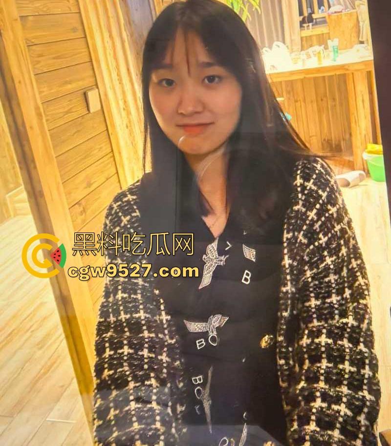 湖南师范学院00后【李小晴】做爱视频被男友曝光，巨乳翘臀画面露骨火辣，喜欢后入猛干淫水四溅！-3