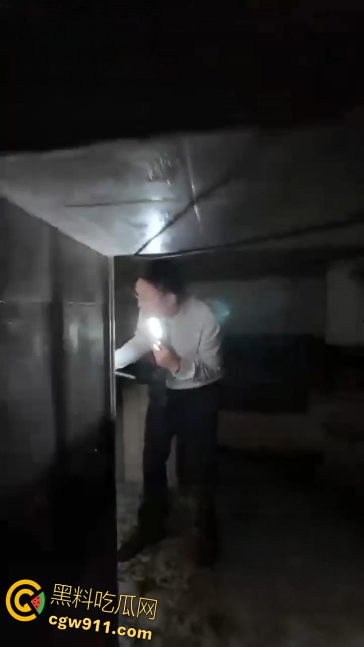 南京建邺区安民村某住宅,被房产中介发现地下室通道,建房期间正是1996年南京碎尸案,血腥味隐约飘密布水龙头!-9