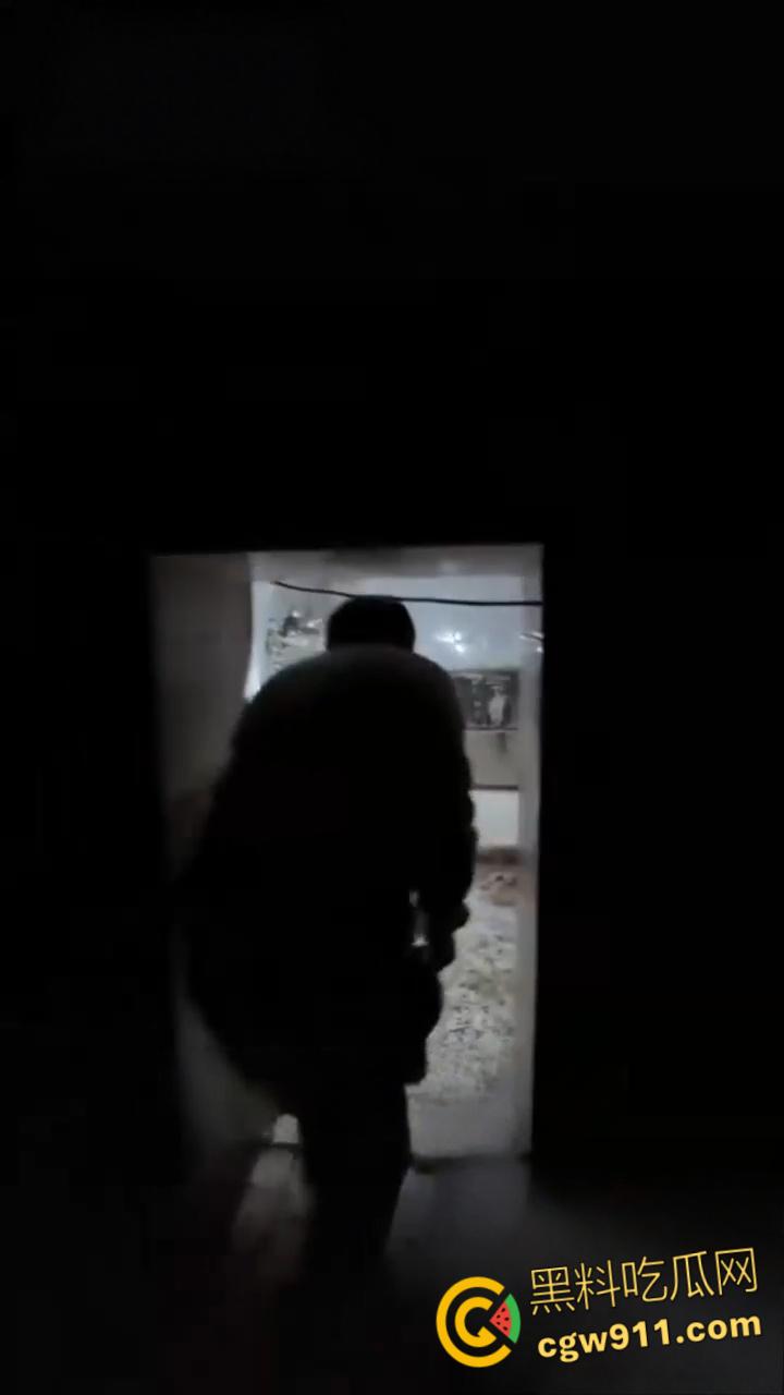 南京建邺区安民村某住宅,被房产中介发现地下室通道,建房期间正是1996年南京碎尸案,血腥味隐约飘密布水龙头!-10