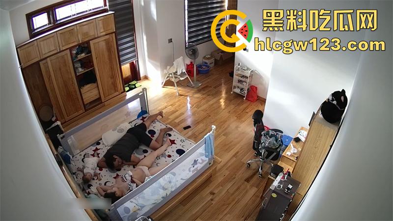 监控偷拍叔嫂乱伦,趁哥不在偷情,见嫂子吸奶哺乳按耐不住,当孩子面激情抽插巨乳嫂子!-3