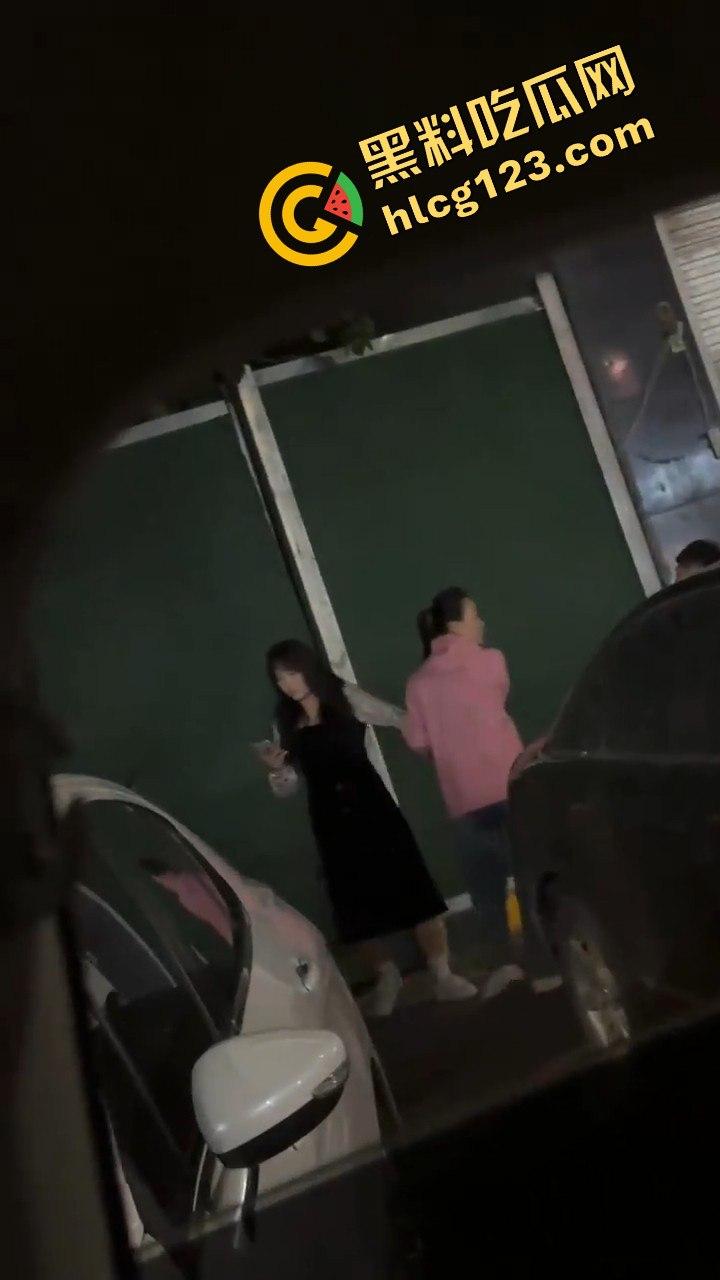 石家庄抓小三!母子联手出击,轮流暴打小三,这儿子没白养!-1