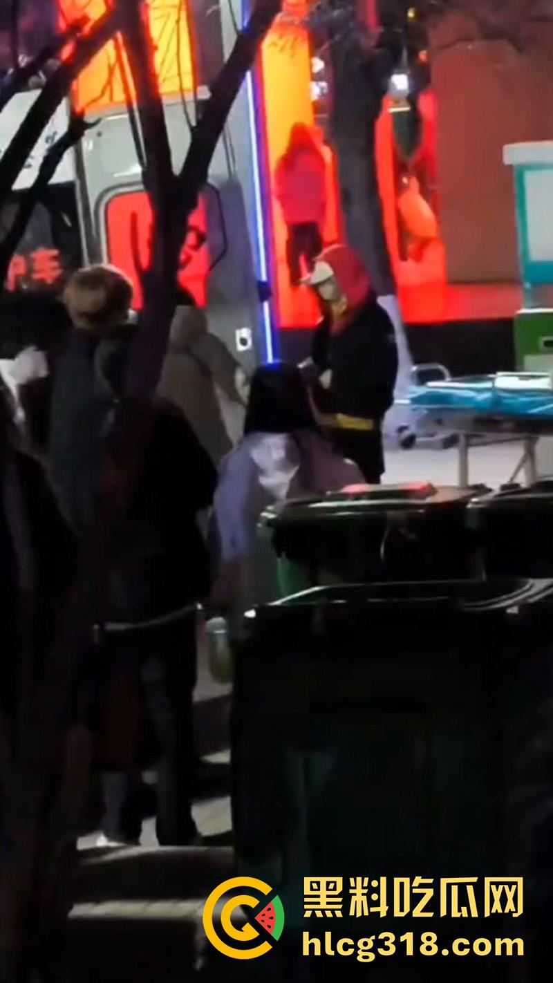 高校骚逼疯狂交配，意外怀孕找不到爹，竟在偷偷在厕所产子，大一新生玩的这么开放么？-7