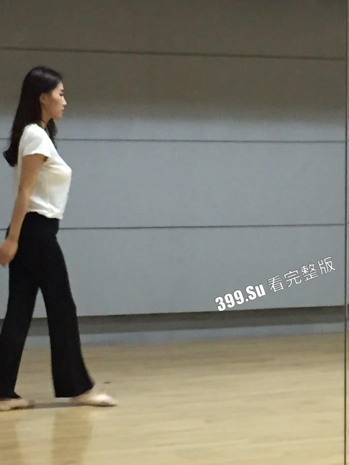 国际旅游小姐亚军爆乳美女『谭义娟』全套性爱视频流出 超爆D罩杯美乳被无套 比赛期间陪3位制作人睡觉觉-9