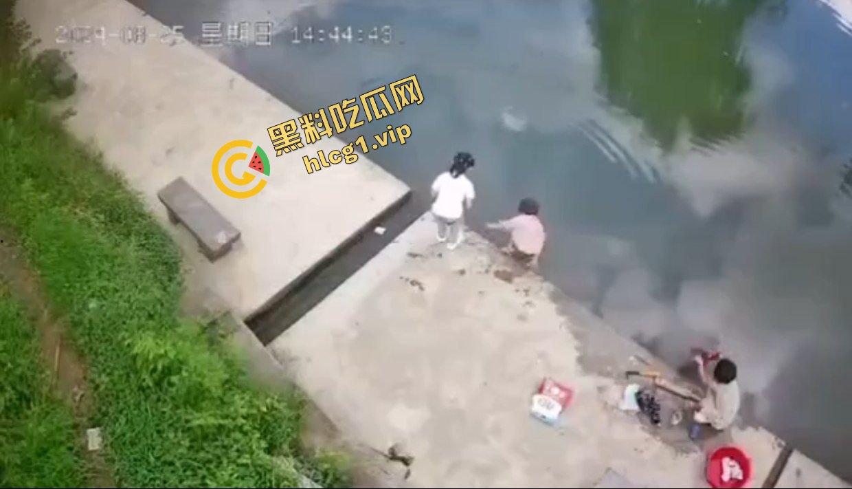浙江儿童小女孩 与2个伙伴河边玩耍 不慎落水！4分钟后救起！-6