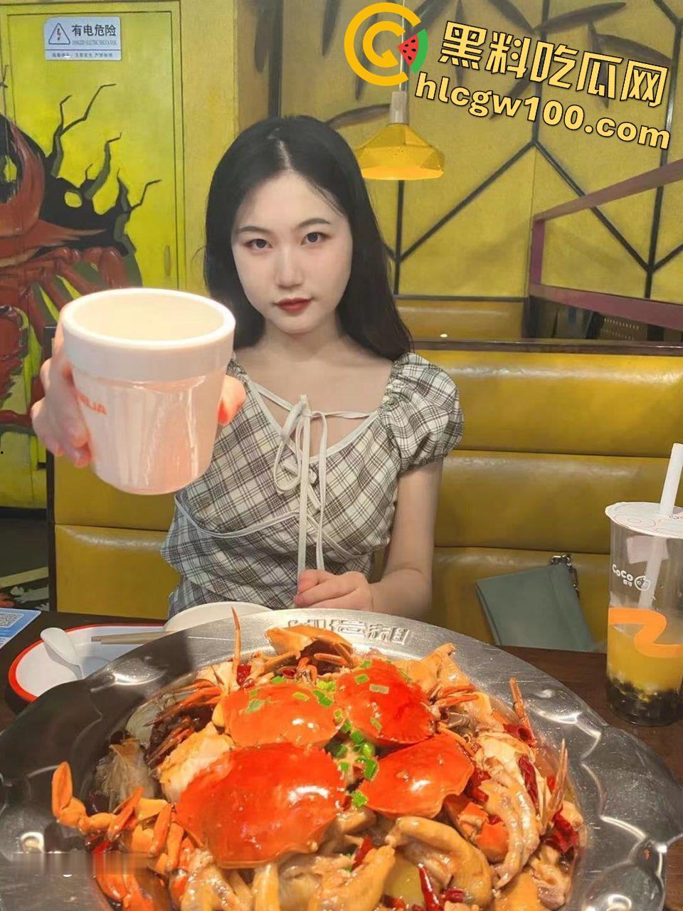 福建师范大学05反差母狗【李艳茹】，深爱制服喜欢被虐，阳具自慰淫水直留-4