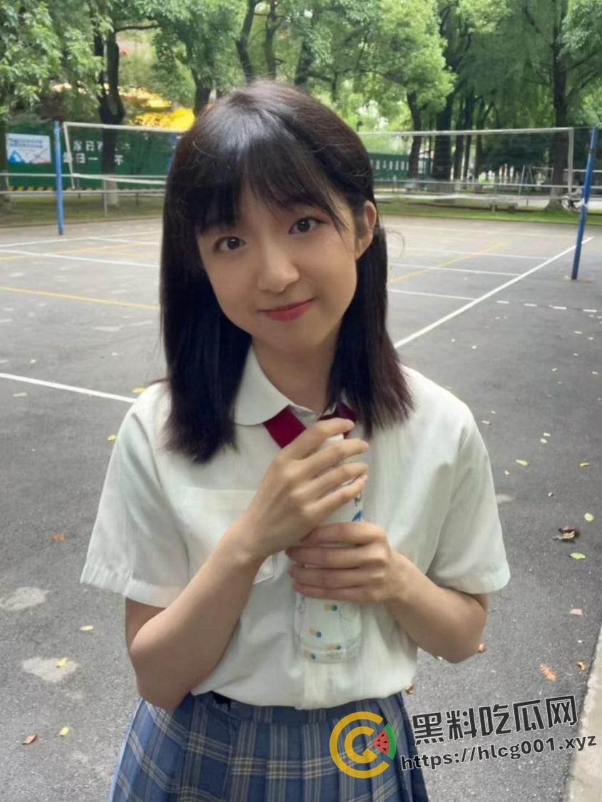 甜美学妹爱上我！上海女大学生私密流出 甜美笑容 白嫩酮体 妈妈我恋爱了-1