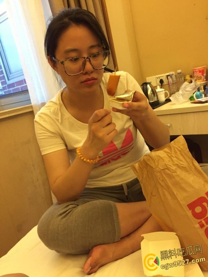 南昌第一中学【谭婷】,知识分子眼镜语文老师,平日里受人尊敬的人民教师,脱了裤子也是一条好母狗 !-1