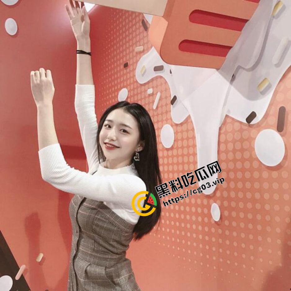 台湾台北市 第一女子高级中学校花 张睿娟 去厕所时被偷流出-4