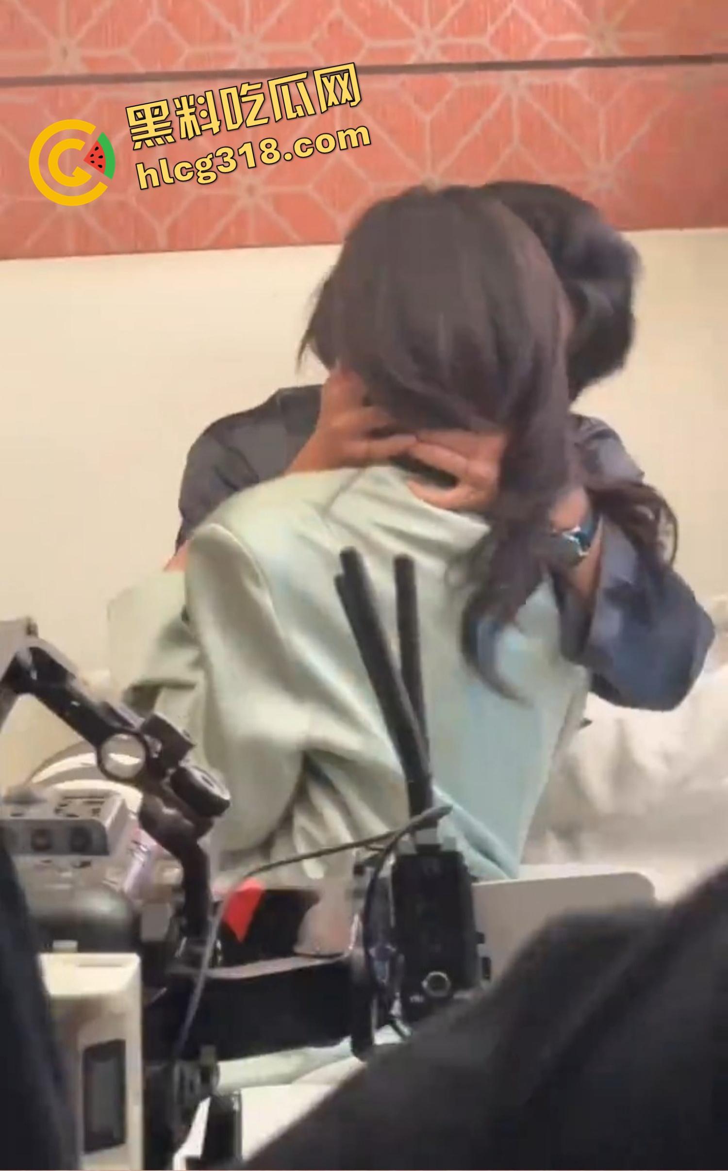 现在当女演员都不算惨，最惨的其实是拍床戏的摄影师，天天近距离看人操，自己一滴都不能射！-2