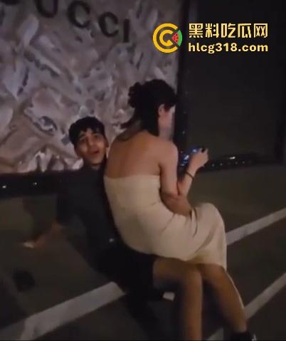 巴西牛排具象化，印度旅游博主偶遇摩洛哥男子搂抱中国女友，男子回答称中国女人是世界上最好追的女人！-1