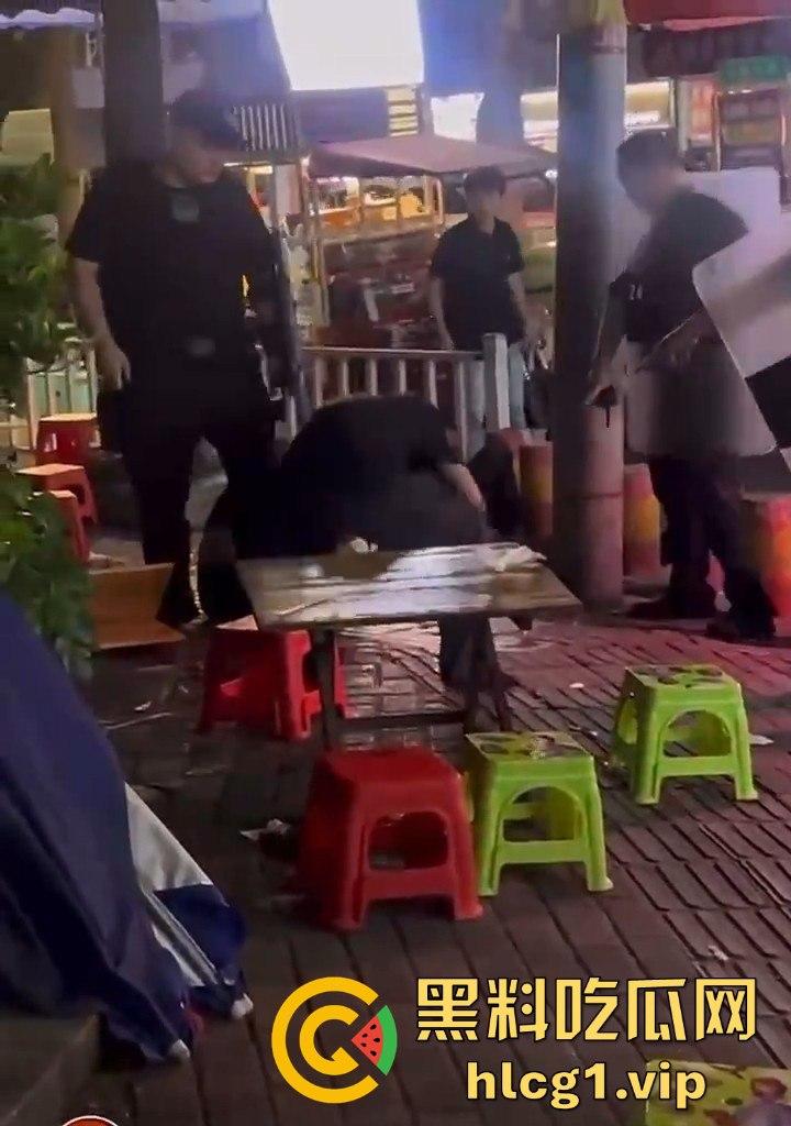 吵架吵成命案！烧烤摊男子聊天被女子嫌吵，竟拔刀相向当场捅人！-9