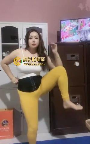 快手反差母狗【金惠芸】私拍泄露!大奶熟女用道具自慰放浪不羁,私密福利曝光让人直呼劲爆!-10