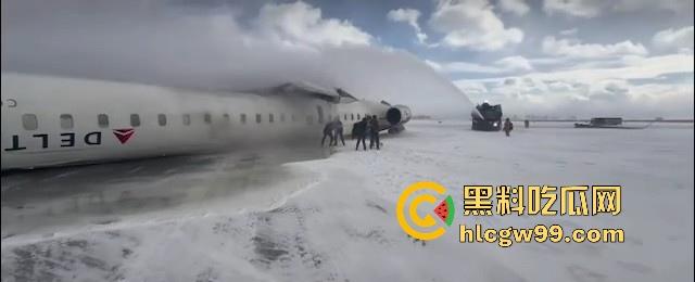 美国飞机又又又出事了!明尼苏达州飞往多伦多皮尔逊的飞机机腹朝天降落,堪比电影特效,幸好没人死亡。-5