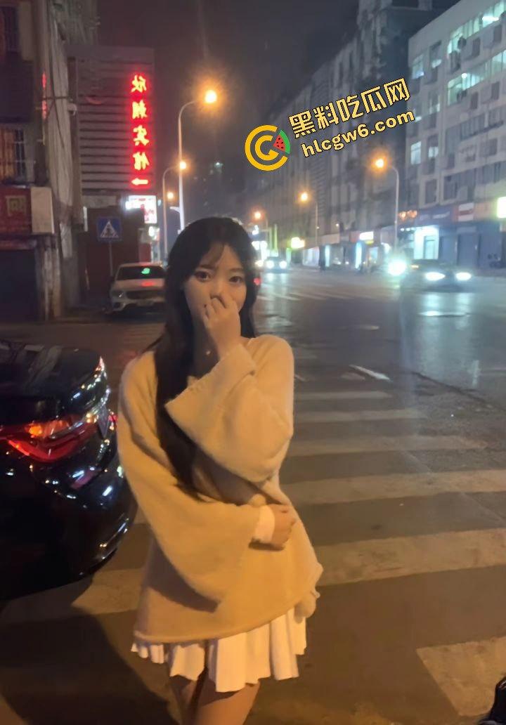 长沙雨花区火辣身材社会反差骚鸡【张雯倩】网聊约炮遇同小区单男 激情爆干骚逼!原创独家流出!-2