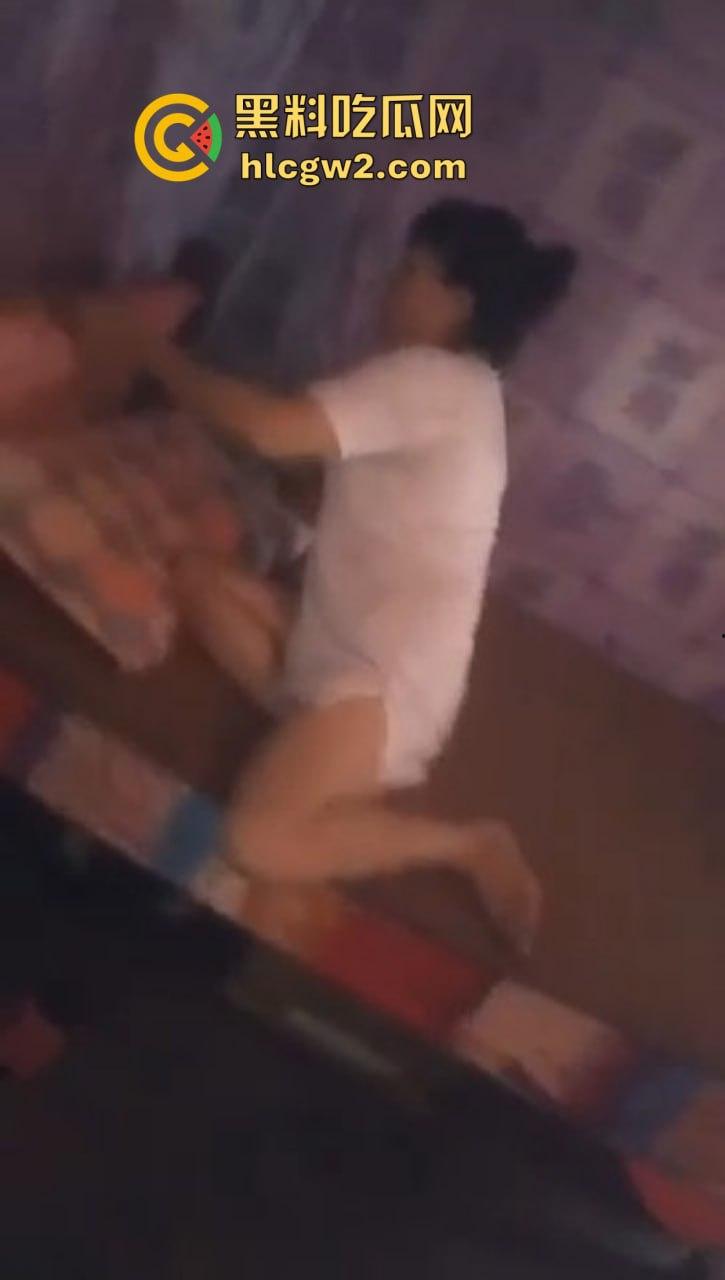 火车站50块少妇快餐被砍到30元，哥们格局太小，被熟妇当场开喷不如回家买青菜！-7