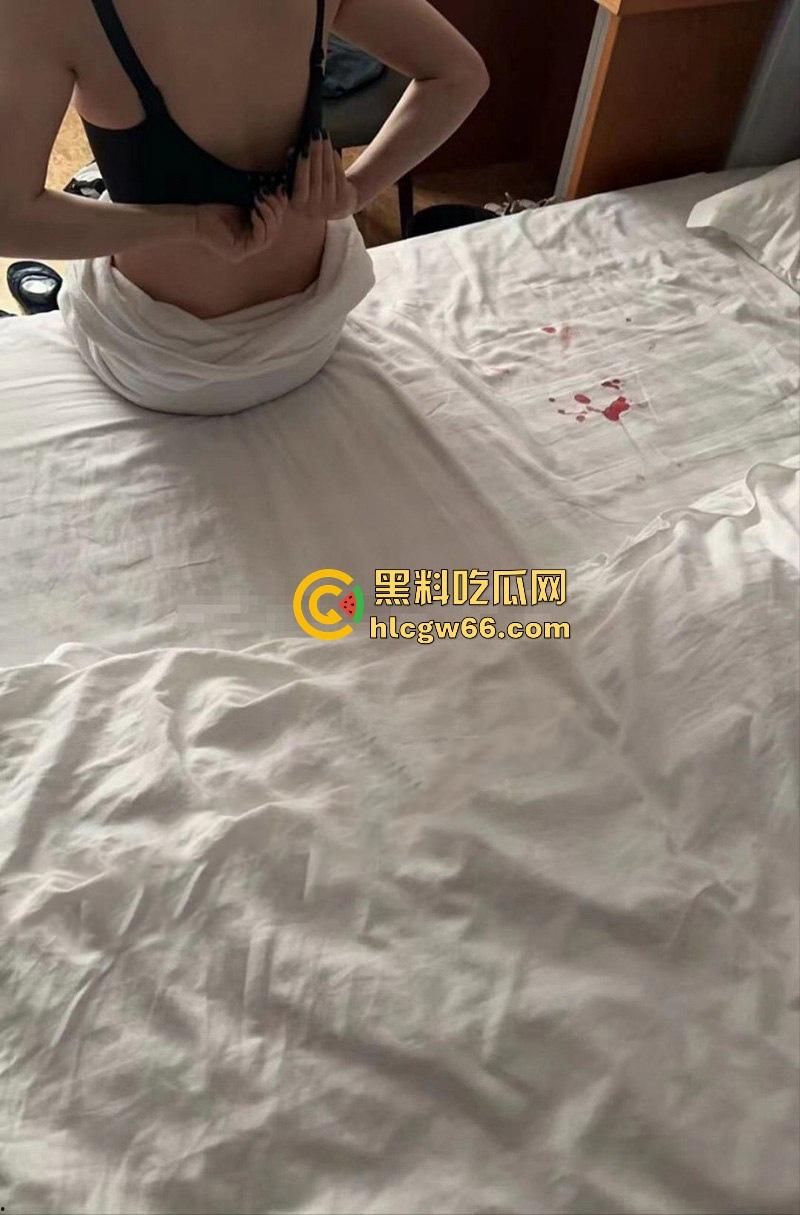 瓜友投稿!6000元拿下职高小妹一血 挨两炮受不了退三千换闺蜜上 这钱花的真TM值啊-5