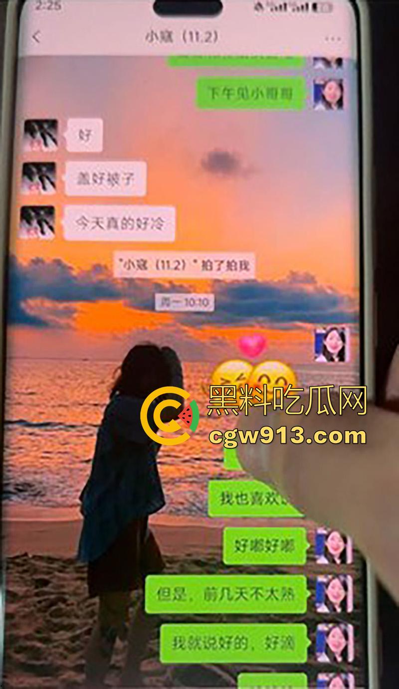 重庆文理学院物流工程【秦子倩】，出轨体育生被曝光，学霸母狗自拍洗澡，露脸骑乘叫声娇媚销魂！-1