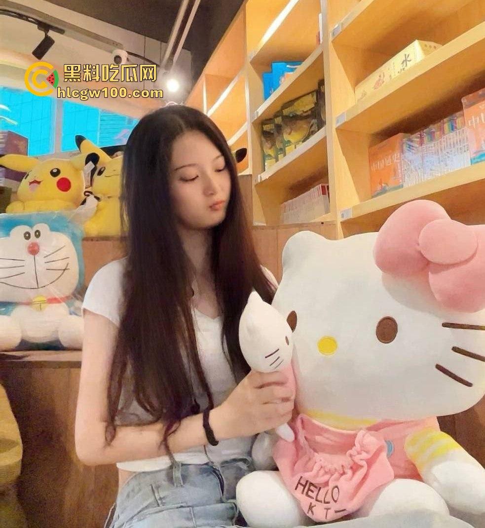 四川大学大二微胖巨乳【吴雪妍】约炮视频曝光，充满诱惑的反差美顶不住！-1