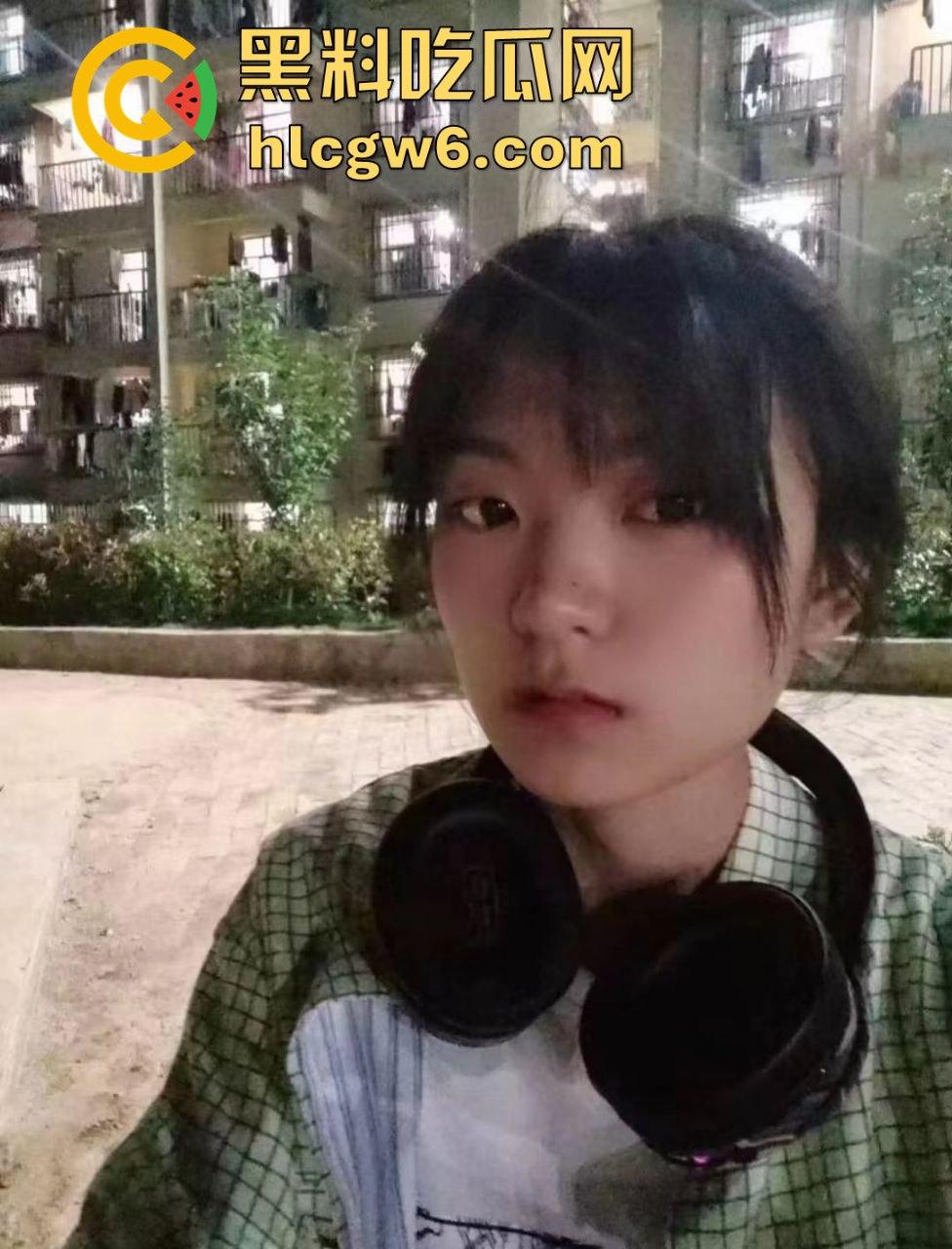 贵州财经商务英语大一【常雪】私密视频意外流出 渣男操到逼肿还曝光视频，这种狗男人活该被骂！-1