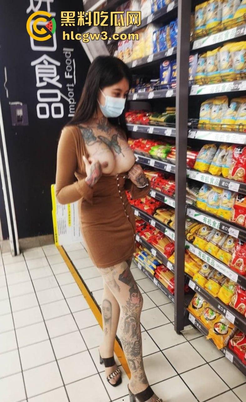 重庆骚气博主『赵可馨』蝴蝶飞上胸逼上鹿在跑,全身铭文纹身,舌顶唇钉加持口技,绳艺捆绑骚到腿软!-4