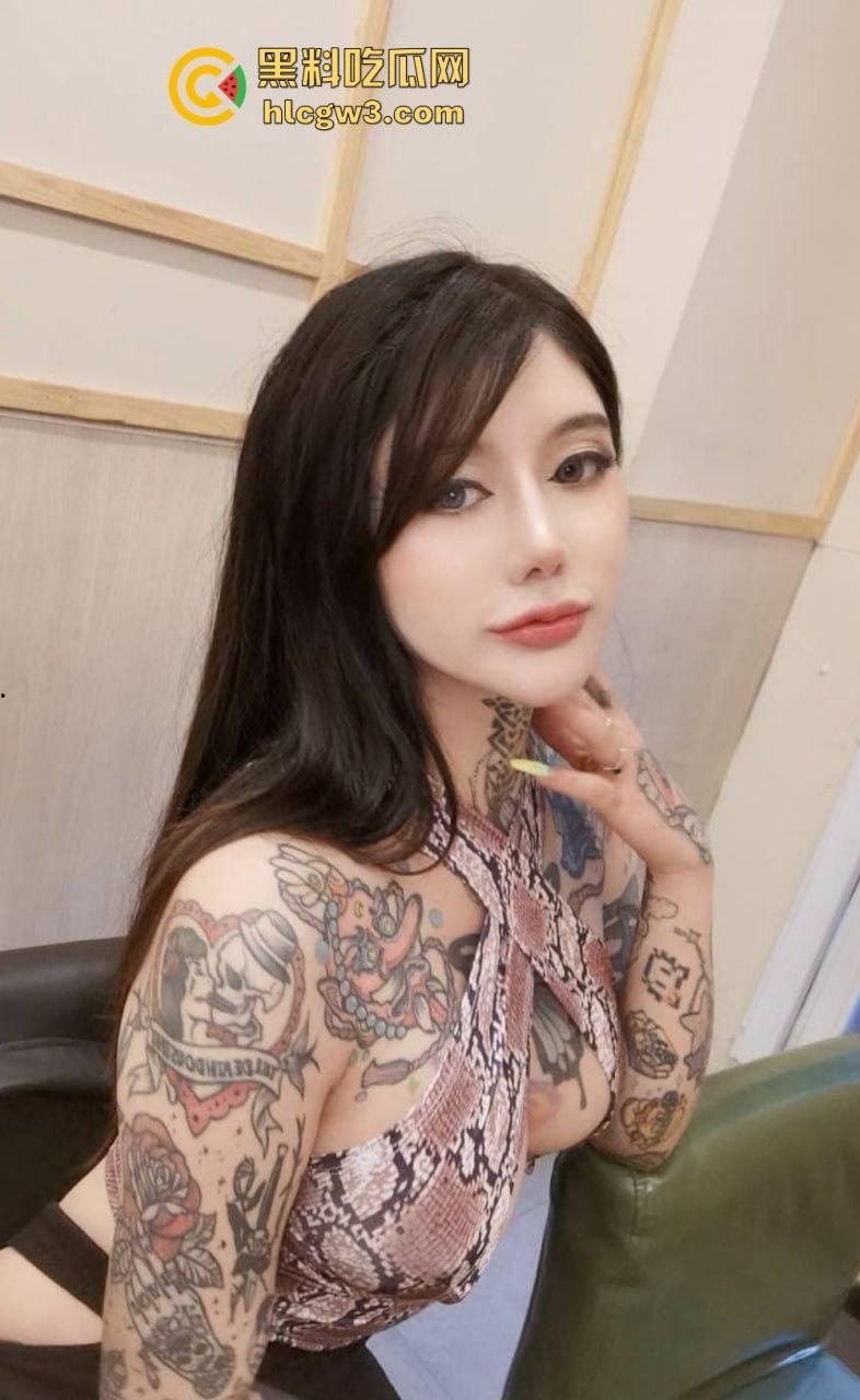 重庆骚气博主『赵可馨』蝴蝶飞上胸逼上鹿在跑,全身铭文纹身,舌顶唇钉加持口技,绳艺捆绑骚到腿软!-21