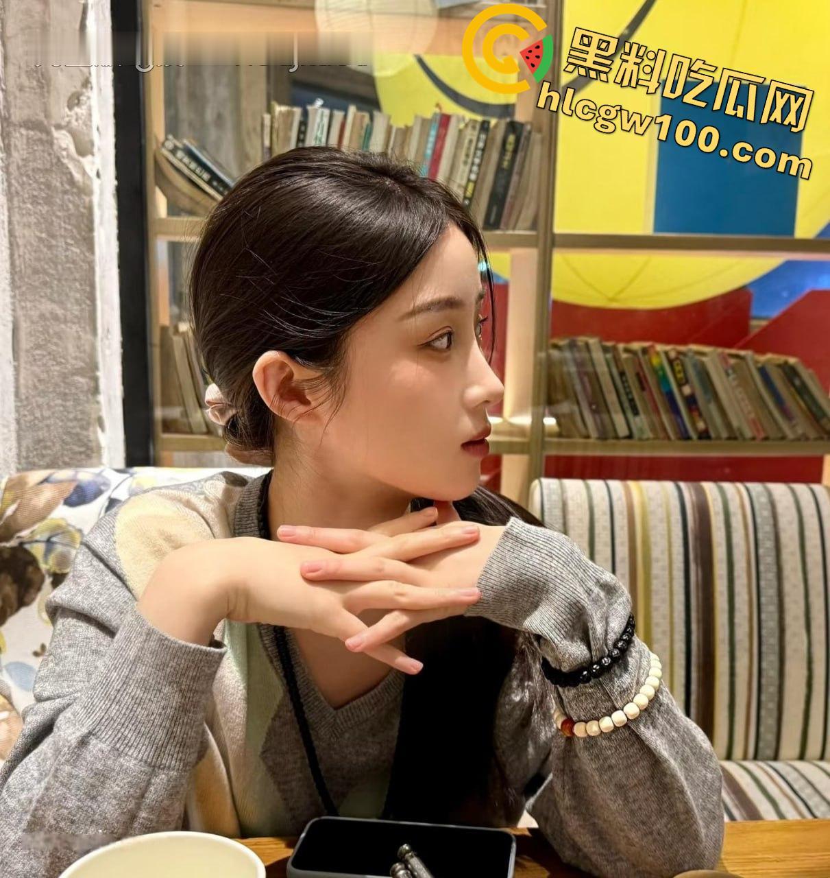 传媒大学清纯校花级女神【吴丽雅】风格多变可欲可甜,人美逼遭罪再美也没用,被渣男插腻了照样曝光!-13