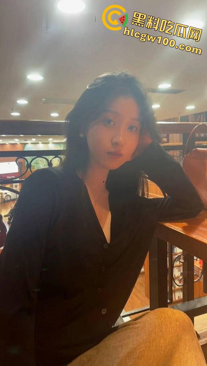 传媒大学清纯校花级女神【吴丽雅】风格多变可欲可甜,人美逼遭罪再美也没用,被渣男插腻了照样曝光!-21